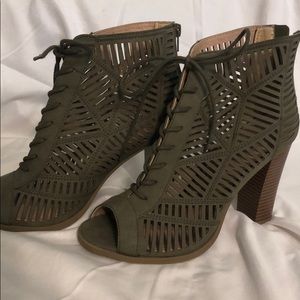 NWOT Olive Lace-up Geo Cutout Block Heels
